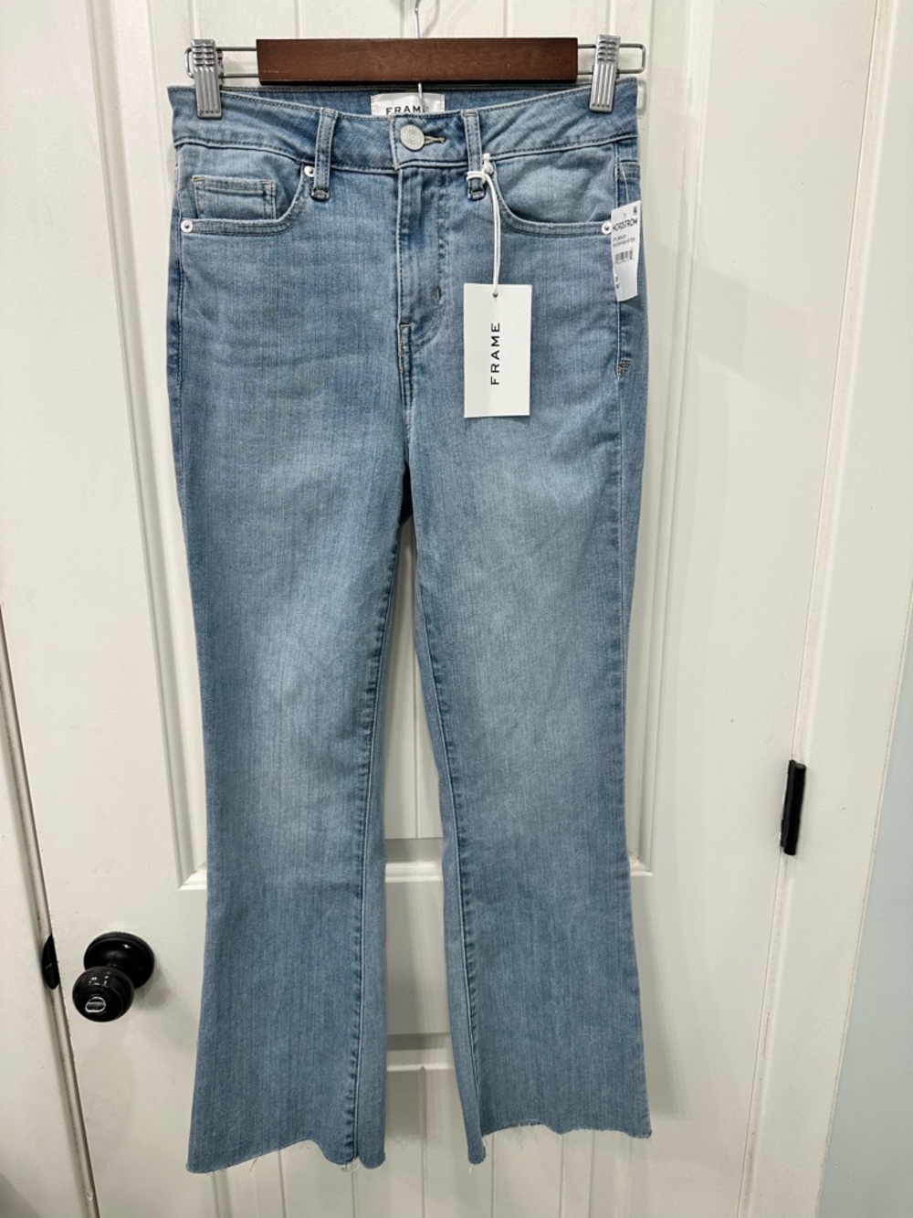 NWT FRAME Le Crop Mini Boot Raw Hem Light Wash Jeans Size 25 x 26